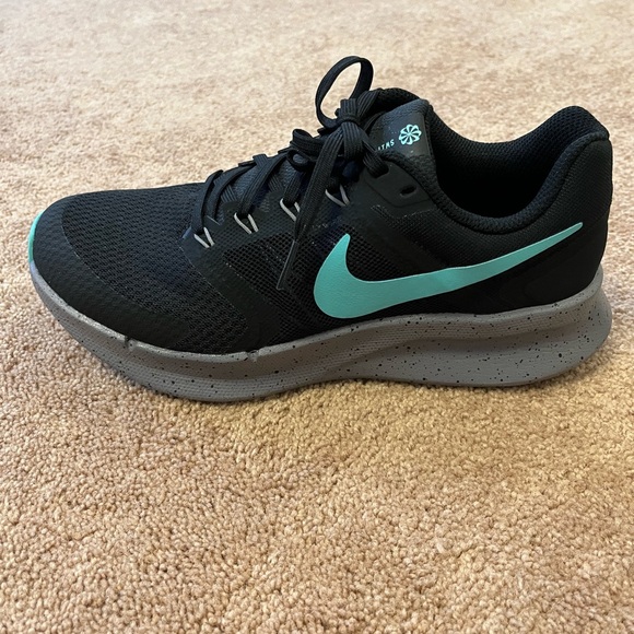Nike Black and Teal Women’s Athletic Shoes - Picture 2 of 6